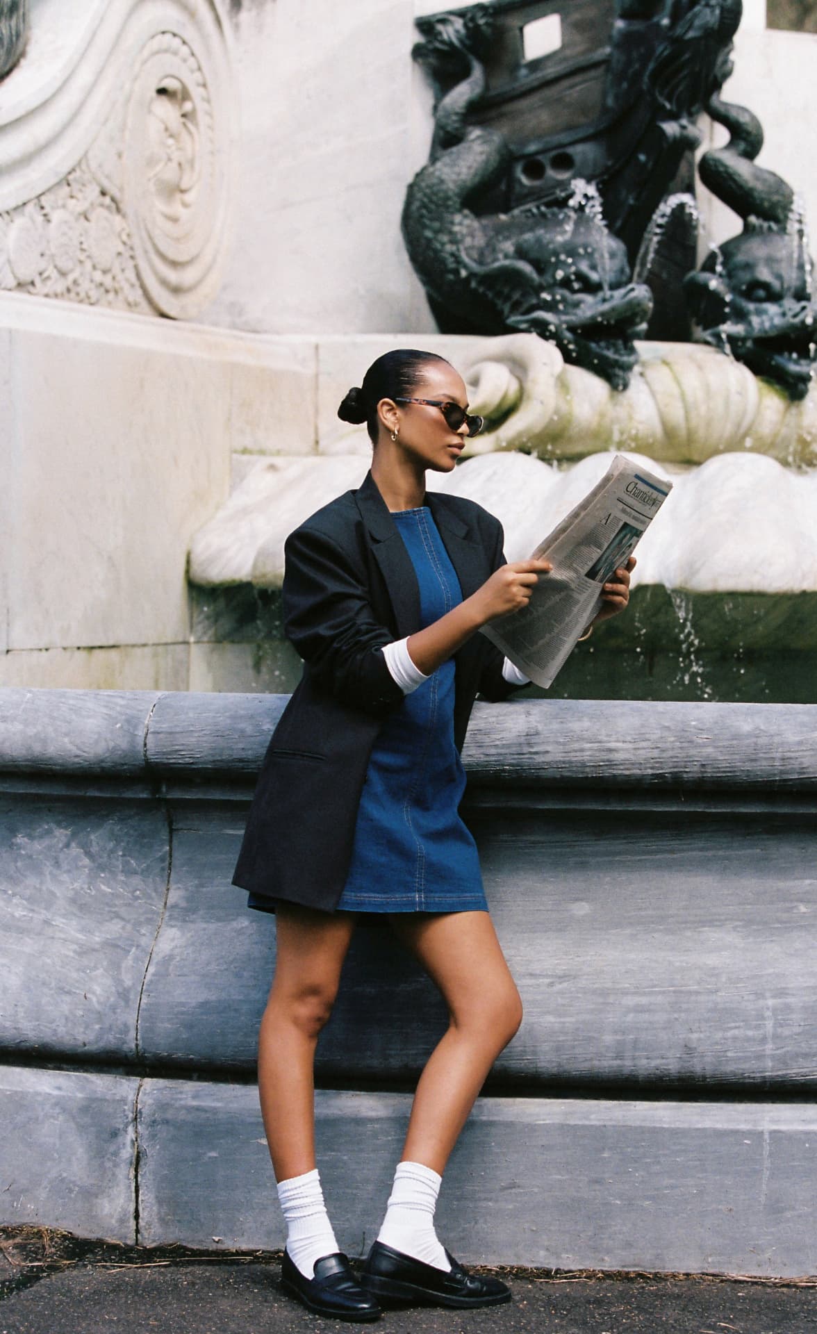 Lee Weekend in the City campaign at a city fountain